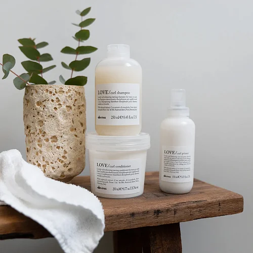 Шампунь для усиления завитка - Davines Essential Haircare Love Curl Shampoo